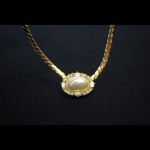 Christian Dior classic pearl gold necklace,